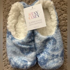 Tie-Dye Cozy Pull-On Slipper Socks blue with grippers - size S/M